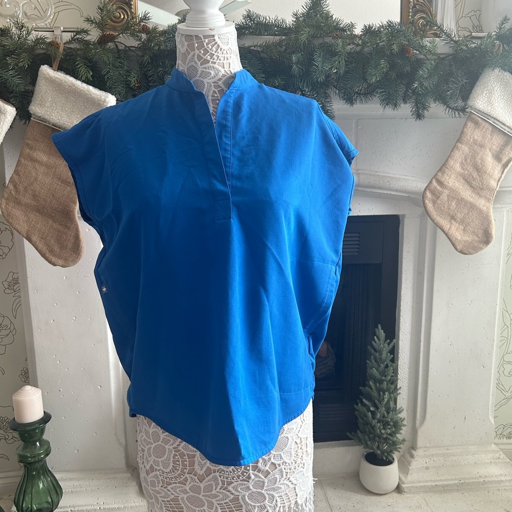 Figs Rafaela™ Oversized Scrub Top royal blue small